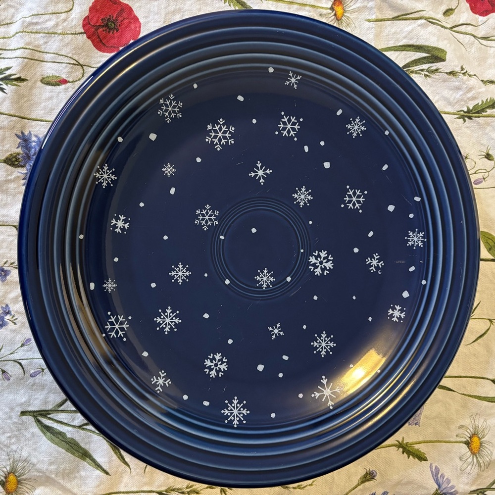 ❄️Fiesta Serving Platter 12" Dark Blue w/ White Snowflakes❄️ RETIRED ❄️ - Picture 2 of 10